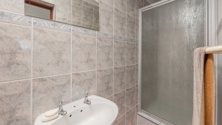 7 Bedroom Property for Sale in Struisbaai Western Cape